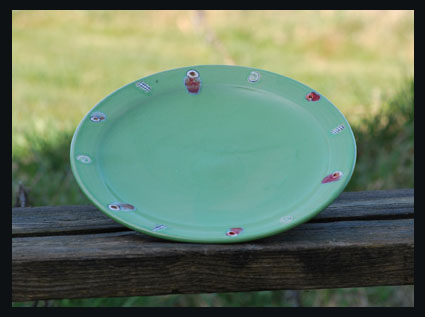 teller mit glas u. porzellanintarsien